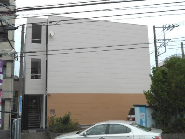 横浜市港北区高田東のアパートの建物外観