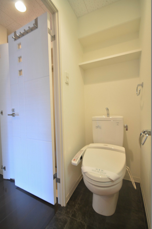 トイレ　写真準備中です。同物件の他号室をご参照ください。