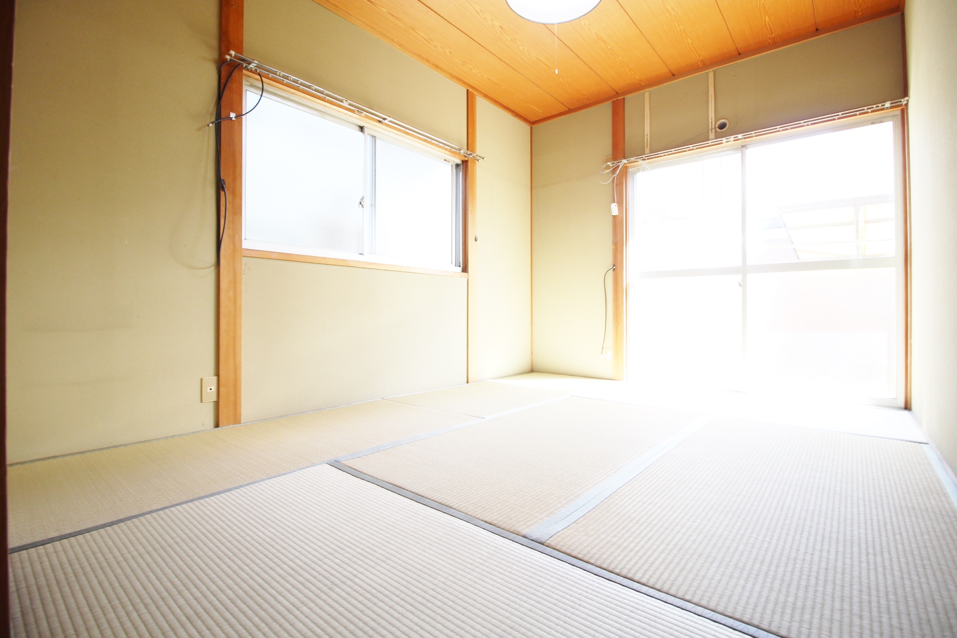 居室・リビング　角部屋、2面採光です！