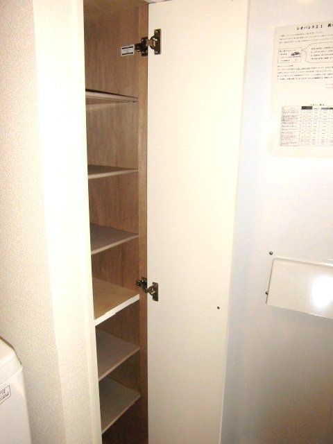 玄関　シューズボックス完備 !