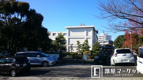 【豊田市聖心町のマンションの小学校】