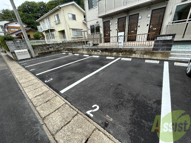 【岩沼市松ケ丘のアパートの駐車場】