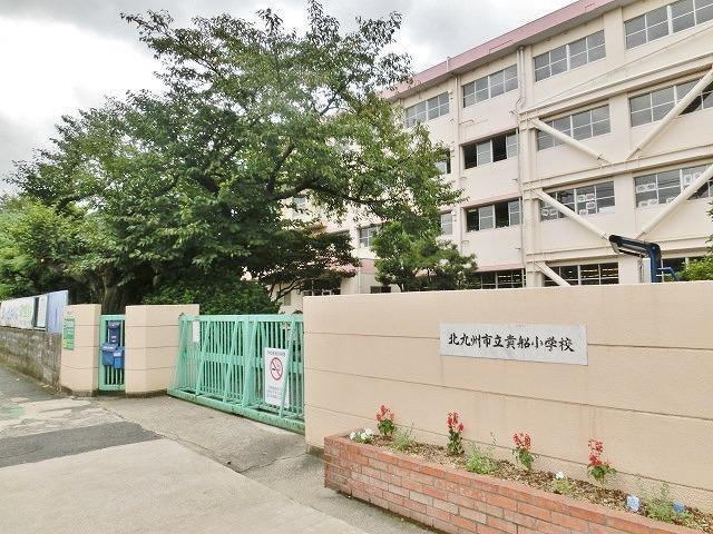 【サンビーム三萩野駅前の小学校】