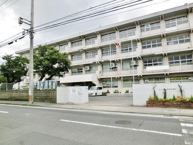 【サンビーム三萩野駅前の中学校】