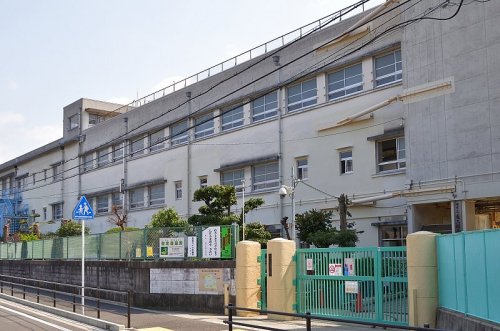 【ＲＥＧＩＮＡ．Ｉ　弐番館の小学校】