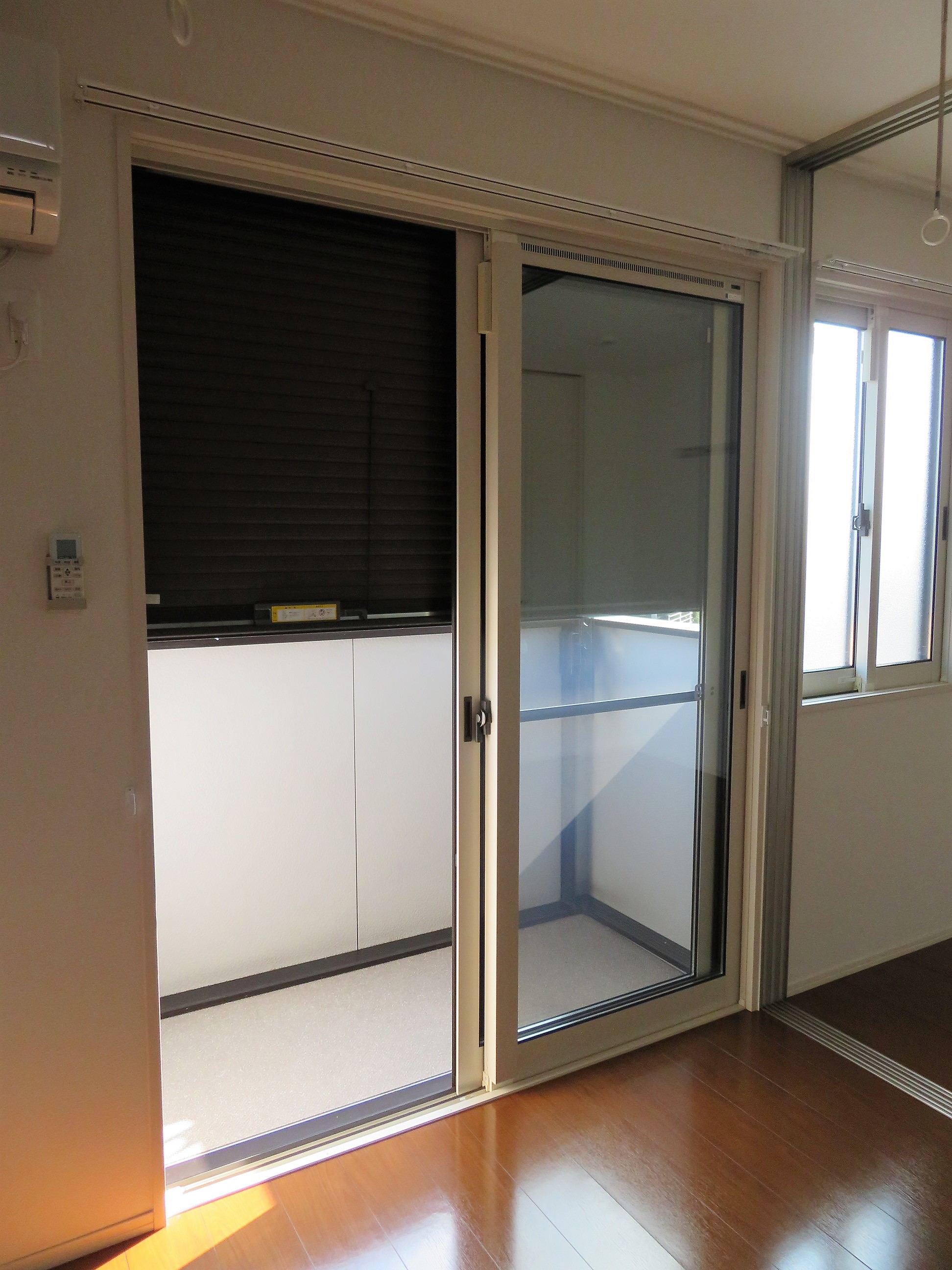 セキュリティ　2階のお部屋でもシャッター付きで更に安心です。