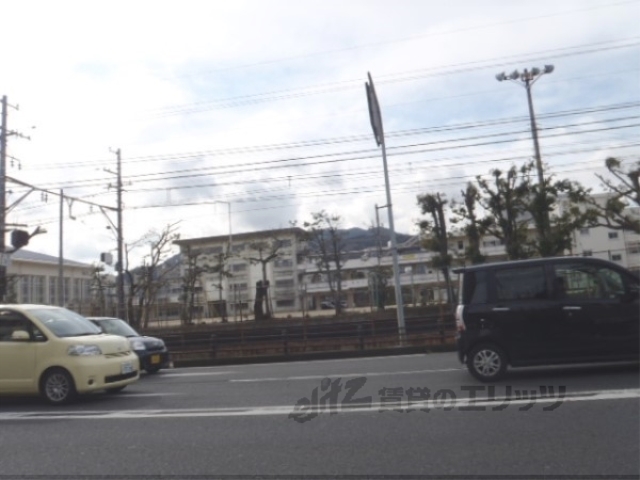 【大津市中央のマンションの小学校】