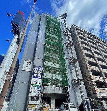 【北九州市小倉北区真鶴のマンションのエントランス】