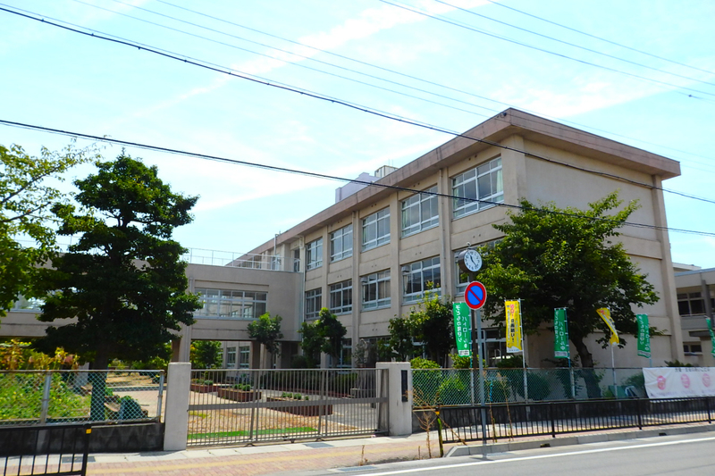 【姫路市朝日町のマンションの小学校】