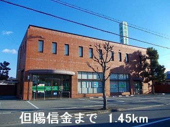 【姫路市花田町一本松のアパートの銀行】