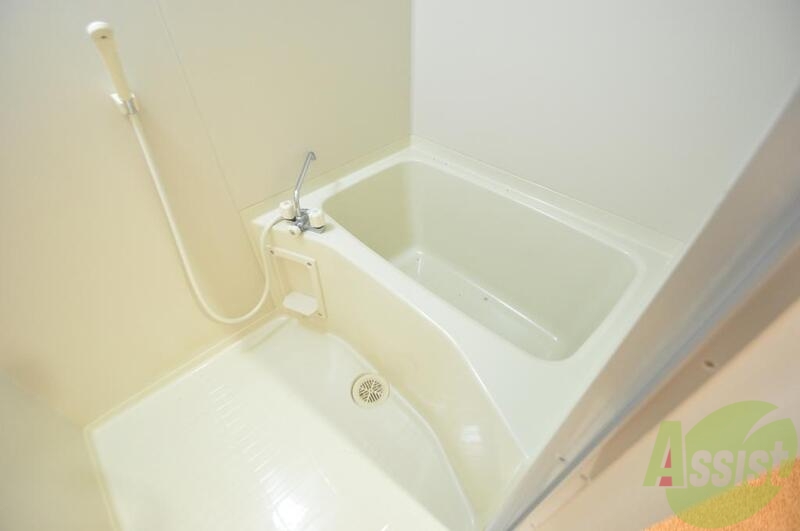 バス・シャワールーム　一日の疲れを洗い流す大切な空間。ゆったりくつろいでください。