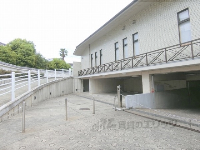 【京都市左京区上高野西氷室町のマンションの駐車場】