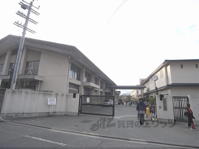 【京都市左京区上高野西氷室町のマンションの小学校】