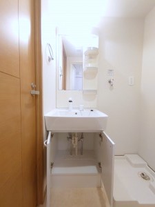 洗面設備　※写真は類似間取り別部屋。色味等異なる場合があります。