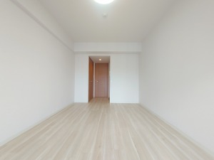 居室・リビング　※写真は類似間取り別部屋。色味等異なる場合があります。