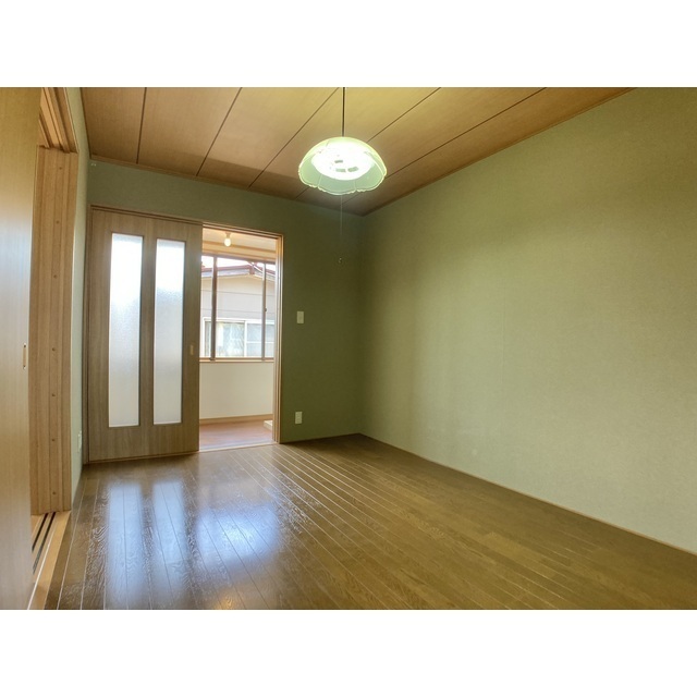 居室・リビング　洋室６帖（サンルーム側）