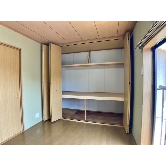 収納　洋室６帖（ＤＫ側）収納