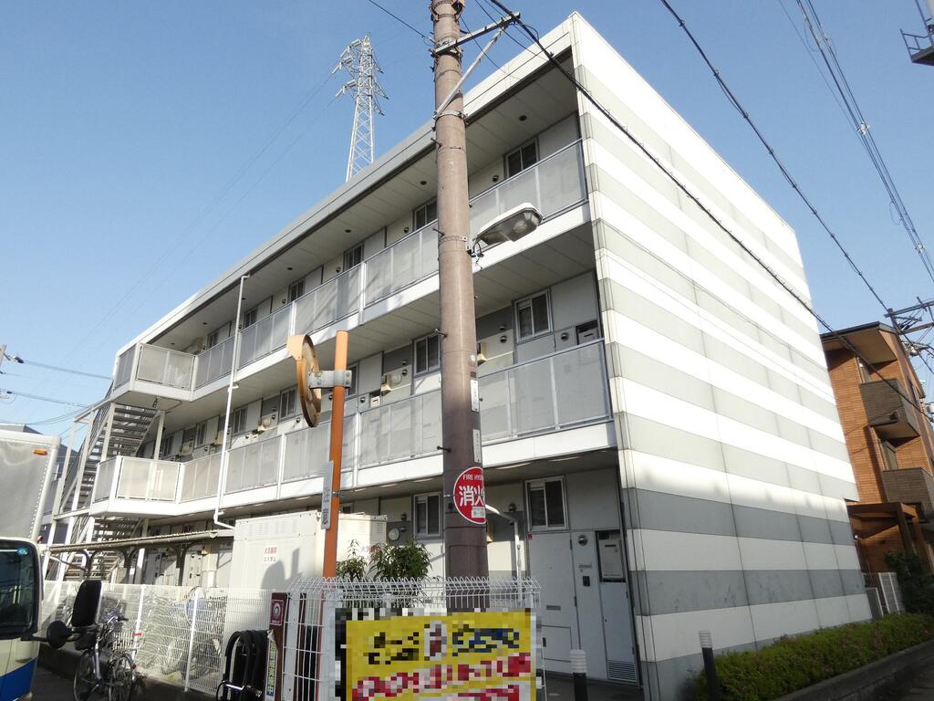 摂津市東一津屋のマンションの建物外観