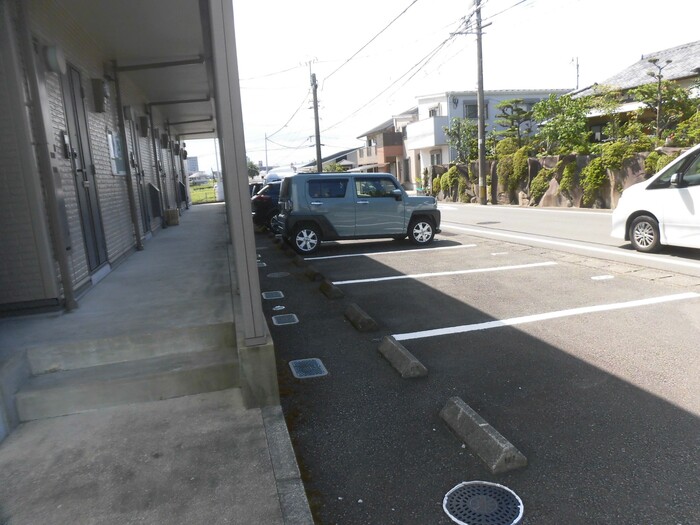 【セジュール・アイの駐車場】