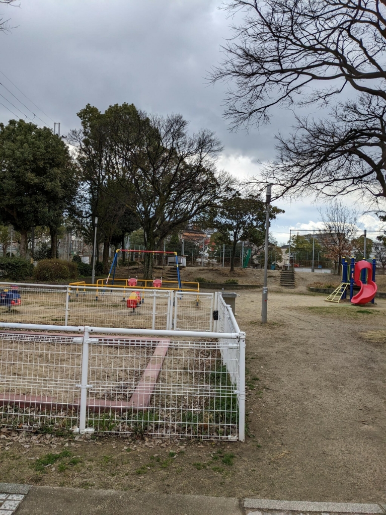 【大阪市東淀川区北江口のアパートの公園】