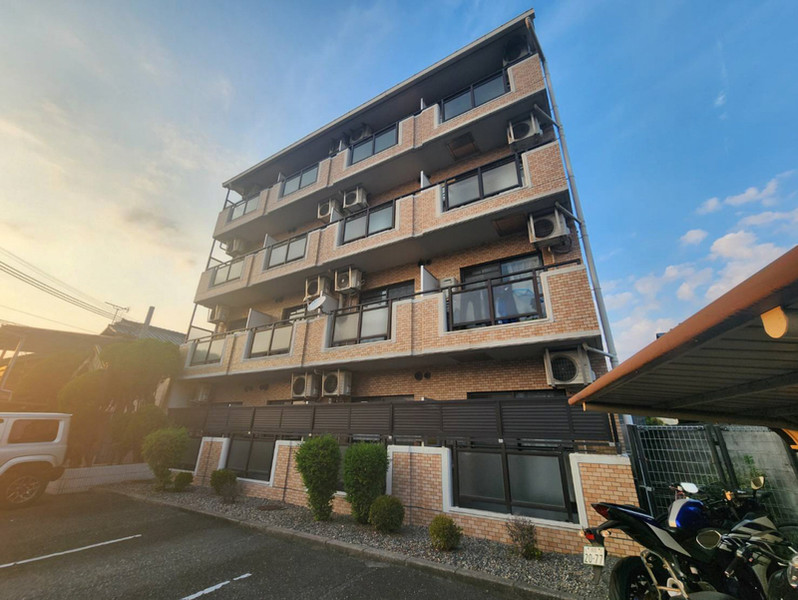 【姫路市伊伝居のマンションの建物外観】