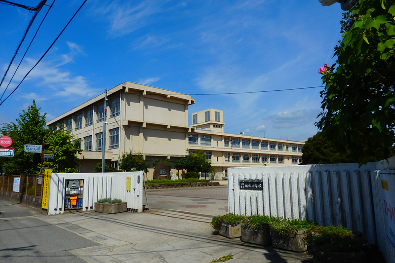 【姫路市伊伝居のマンションの小学校】