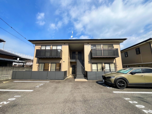 【フォブール鶴見Aの建物外観】
