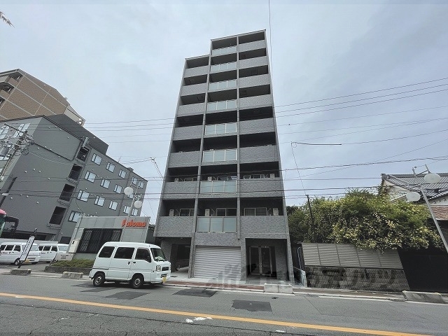 【京都市南区東九条烏丸町のマンションの建物外観】