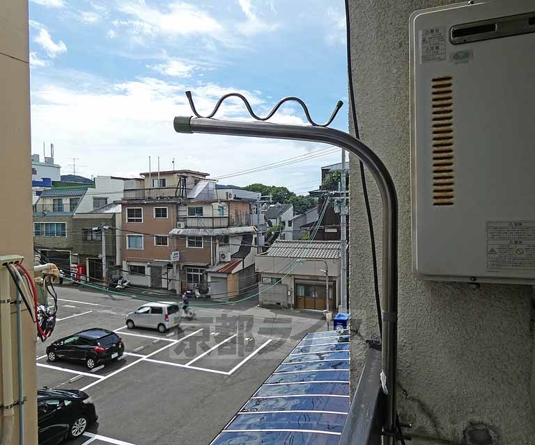 【京都市東山区本瓦町のマンションのバルコニー】