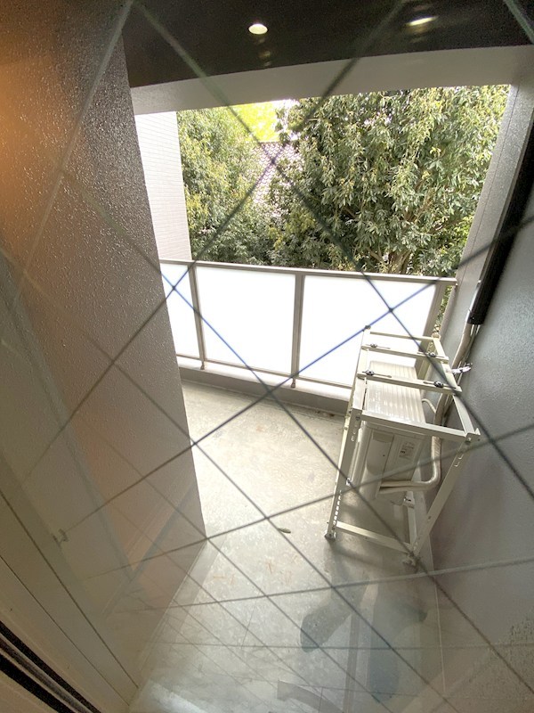 バルコニー　画像は2階の同間取の部屋のものです。お引渡し時は現状優先とな