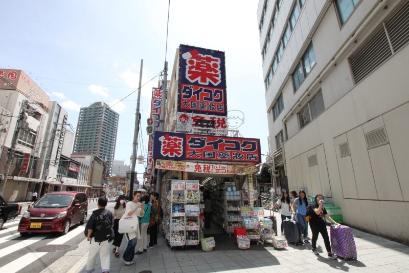 ドラックストア　ダイコクドラッグ天王寺駅前店（ドラッグストア）まで318m