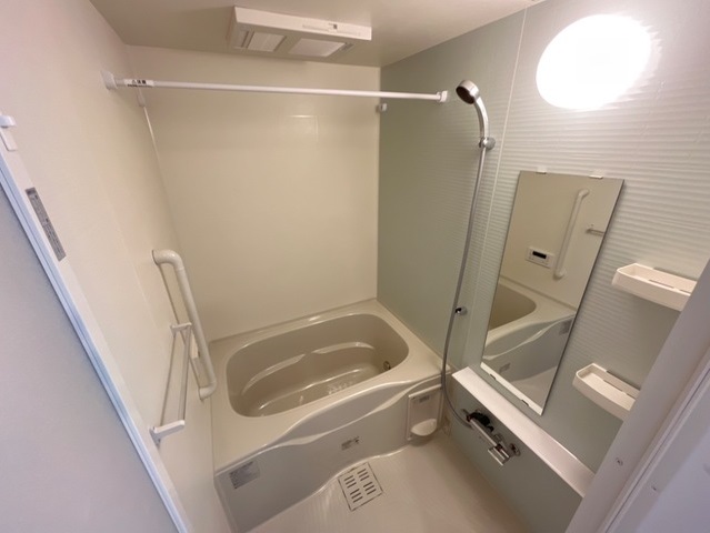 バス・シャワールーム　類似物件の写真、配色に違いあり。