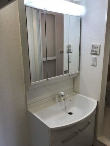 洗面設備　同仕様タイプの写真です。