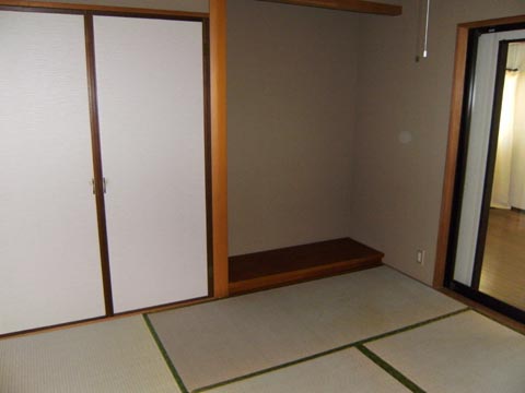 収納　押入、床の間付。