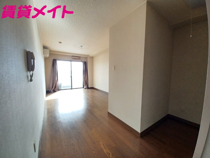 居室・リビング　同物件別室写真