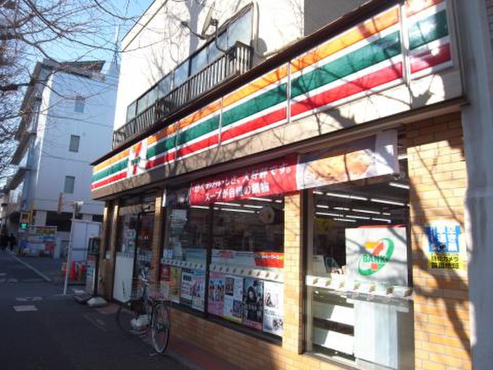 コンビニ　セブンイレブン（コンビニ）まで330m