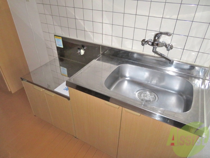 キッチン　キッチンは作業台もあり広めなので使いやすそうですね。