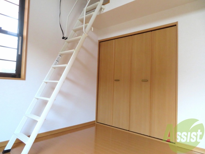 収納　洋室にあるクローゼットです。両開きになっています。