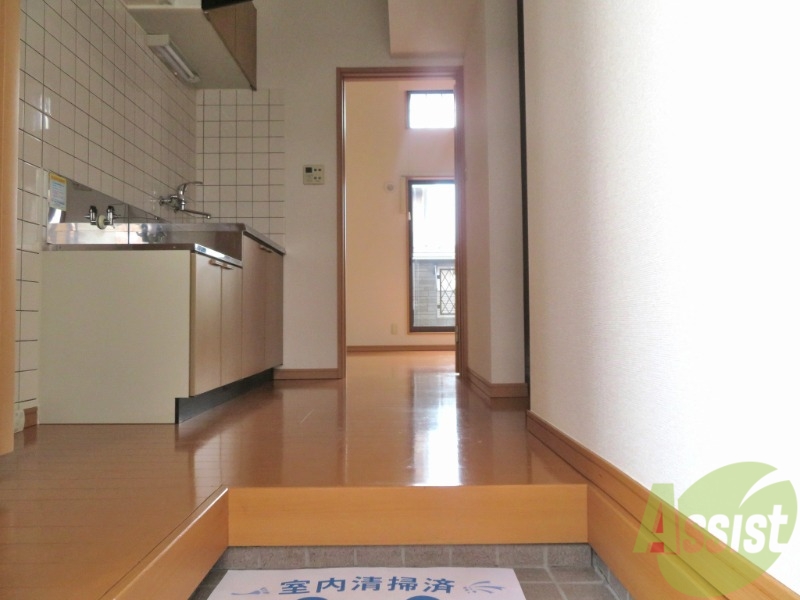 玄関　玄関から撮影しました。明るい印象ですね。