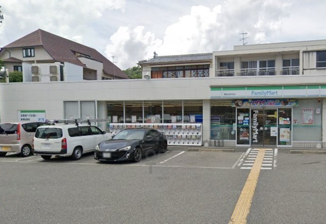 コンビニ　ファミリーマート　箕面如意谷（コンビニ）まで312m