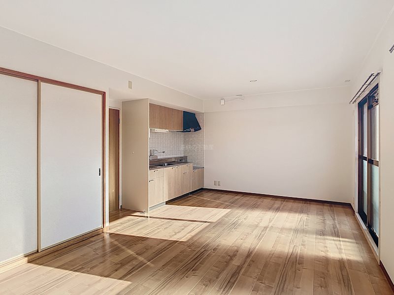 居室・リビング　明るいリビング