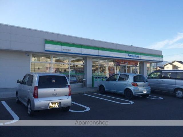 コンビニ　ファミリーマート（コンビニ）まで600m