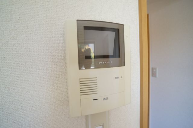 セキュリティ　ＴＶモニターホンついてます。参考、同建物・反転間取りの号室