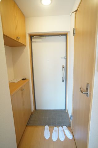 玄関　参考、同建物・反転間取りの号室