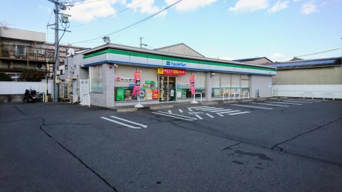 コンビニ　ファミリーマート 中村岩上町店（コンビニ）まで600m