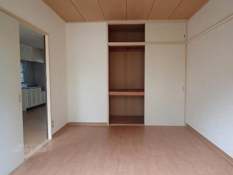 居室・リビング　室内