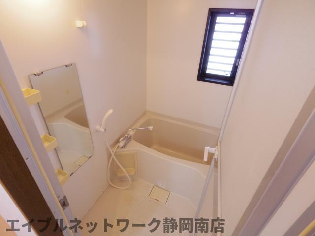 バス・シャワールーム　落ち着いた空間のお風呂です