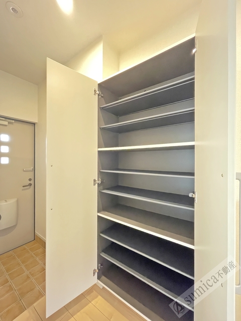 玄関　たくさんの靴を収納可能です♪♪