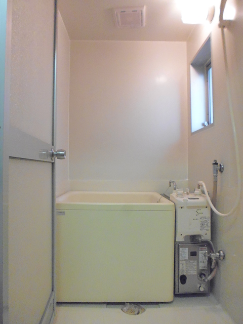 バス・シャワールーム　窓があり換気も出来る浴室