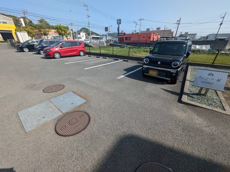 駐車場　駐車場